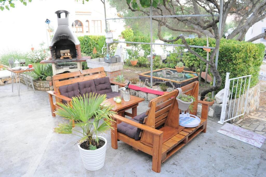 Villa Little House Kucica Banjol Exterior foto